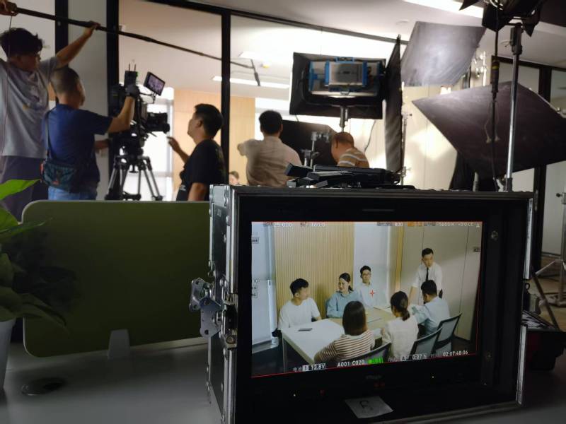 鹿寨县TVC拍摄公司：科技产品视觉化大师，诠释未来感与功能美学